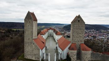 Das Tagungshaus Schloss Hirschberg im Bistum Eichstätt. Beim "Sonntag im Schloss Hirschberg" können Interessierte bei Führungen die Architektur kennen lernen.